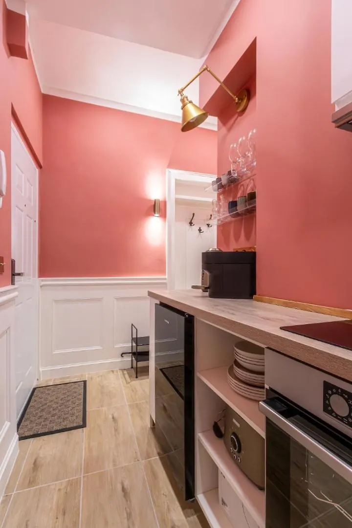 The Theater Living Budapest Apartment 0*,  Hungria